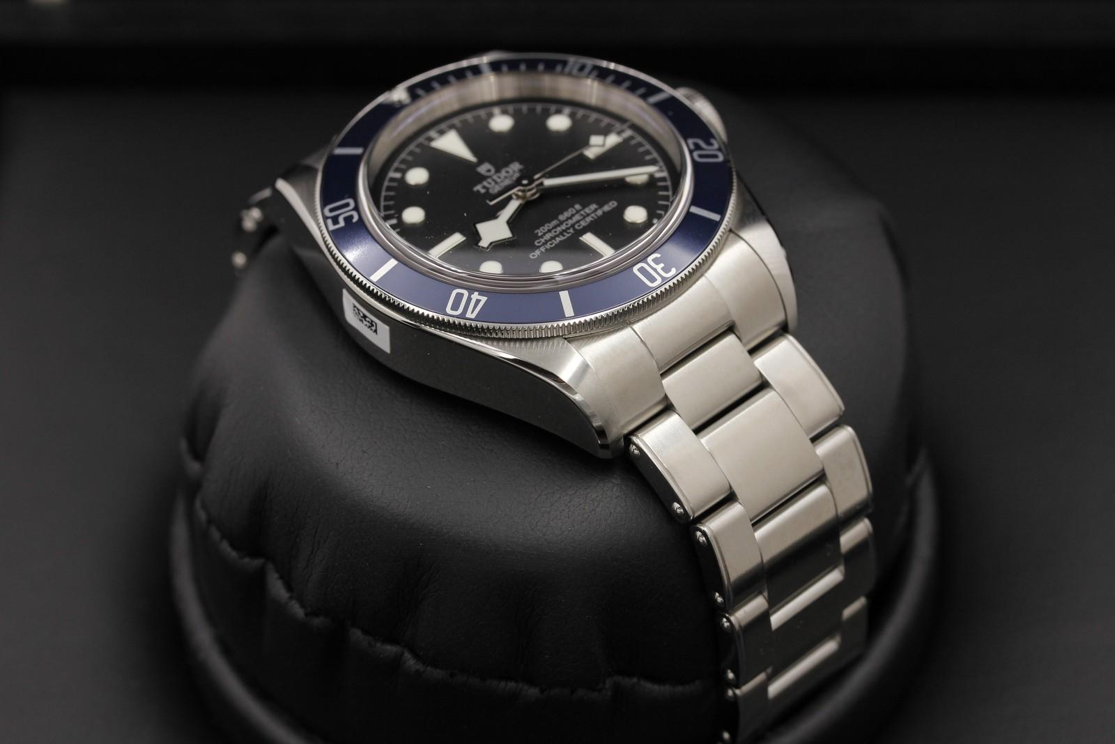 Watch Image 6