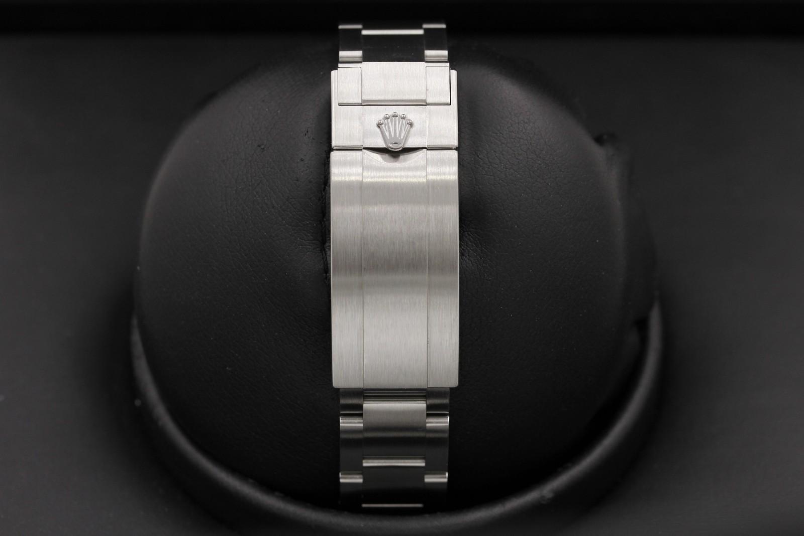 Watch Image 7