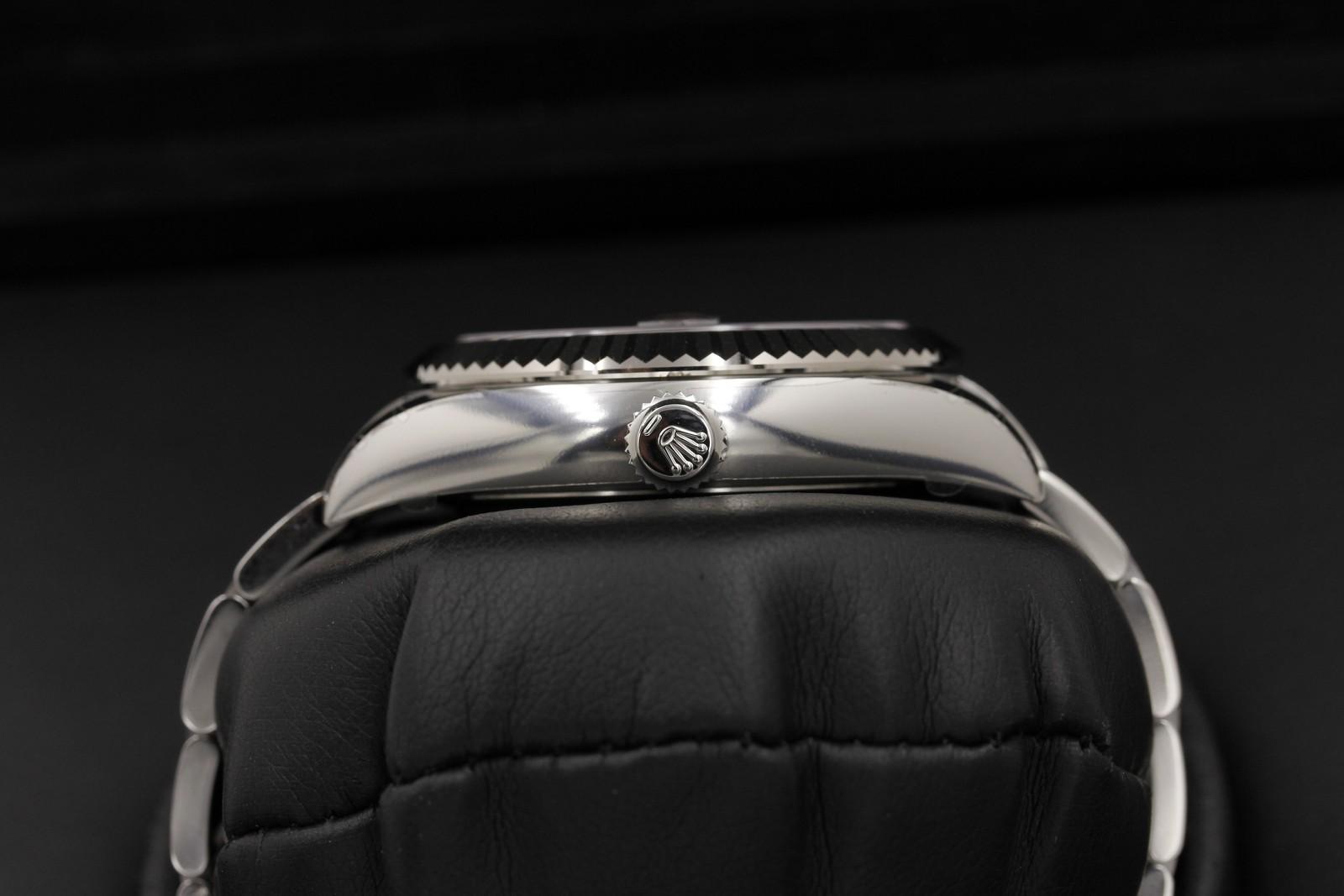 Watch Image 3
