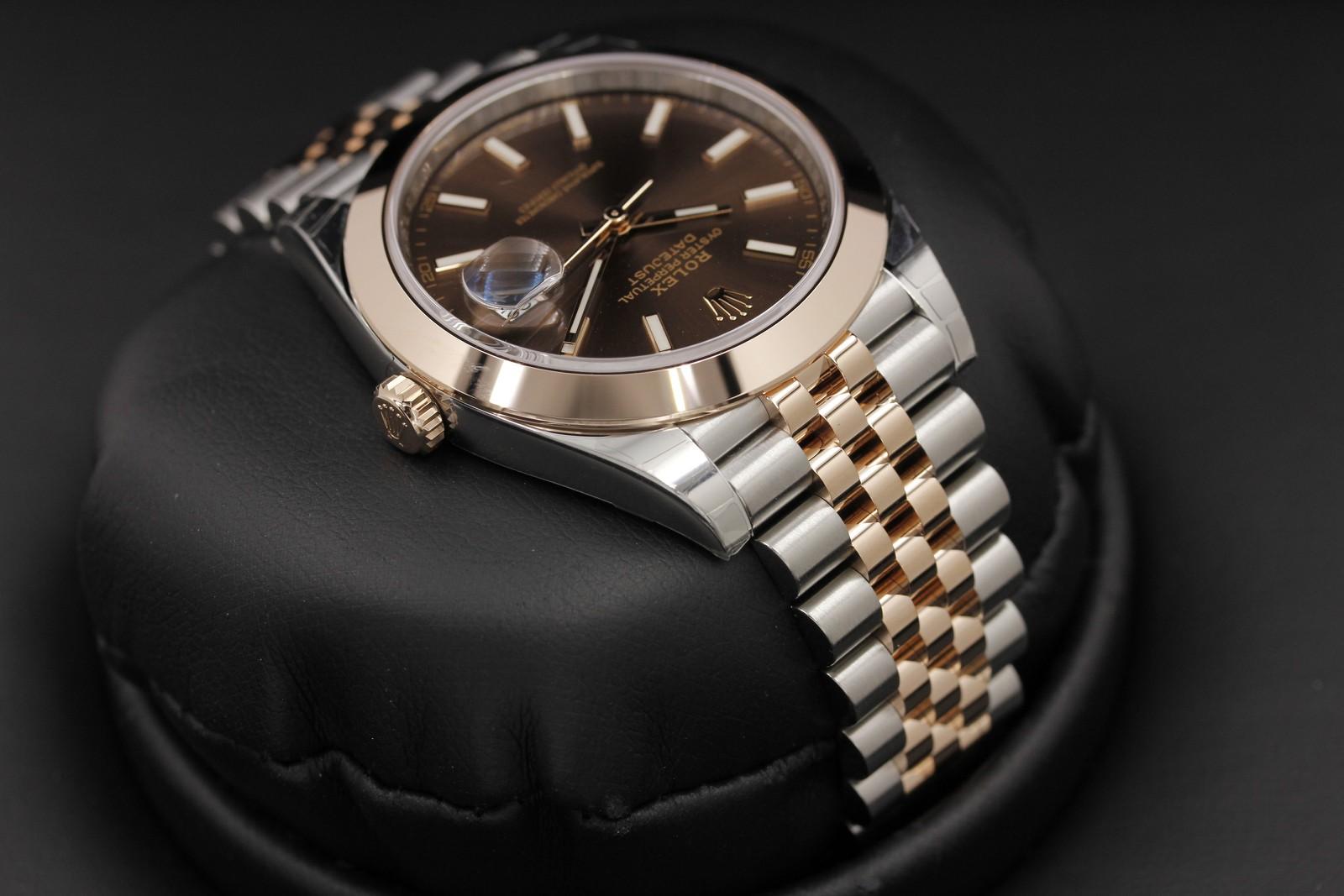 Watch Image 4