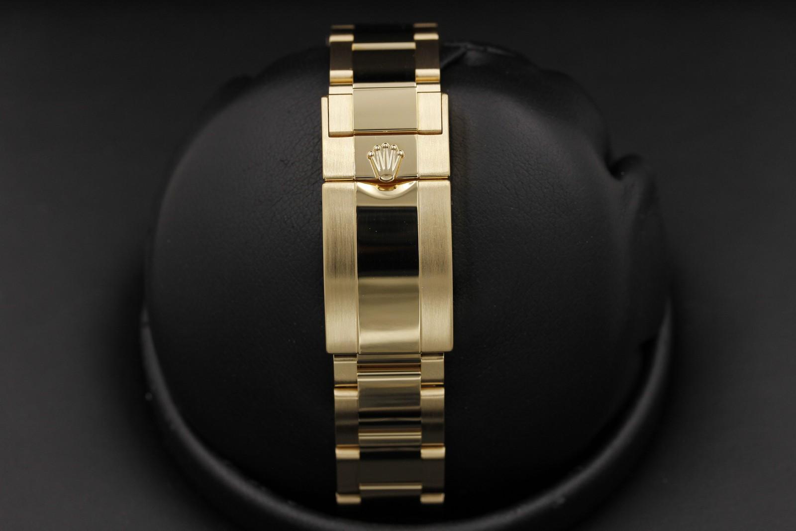 Watch Image 6