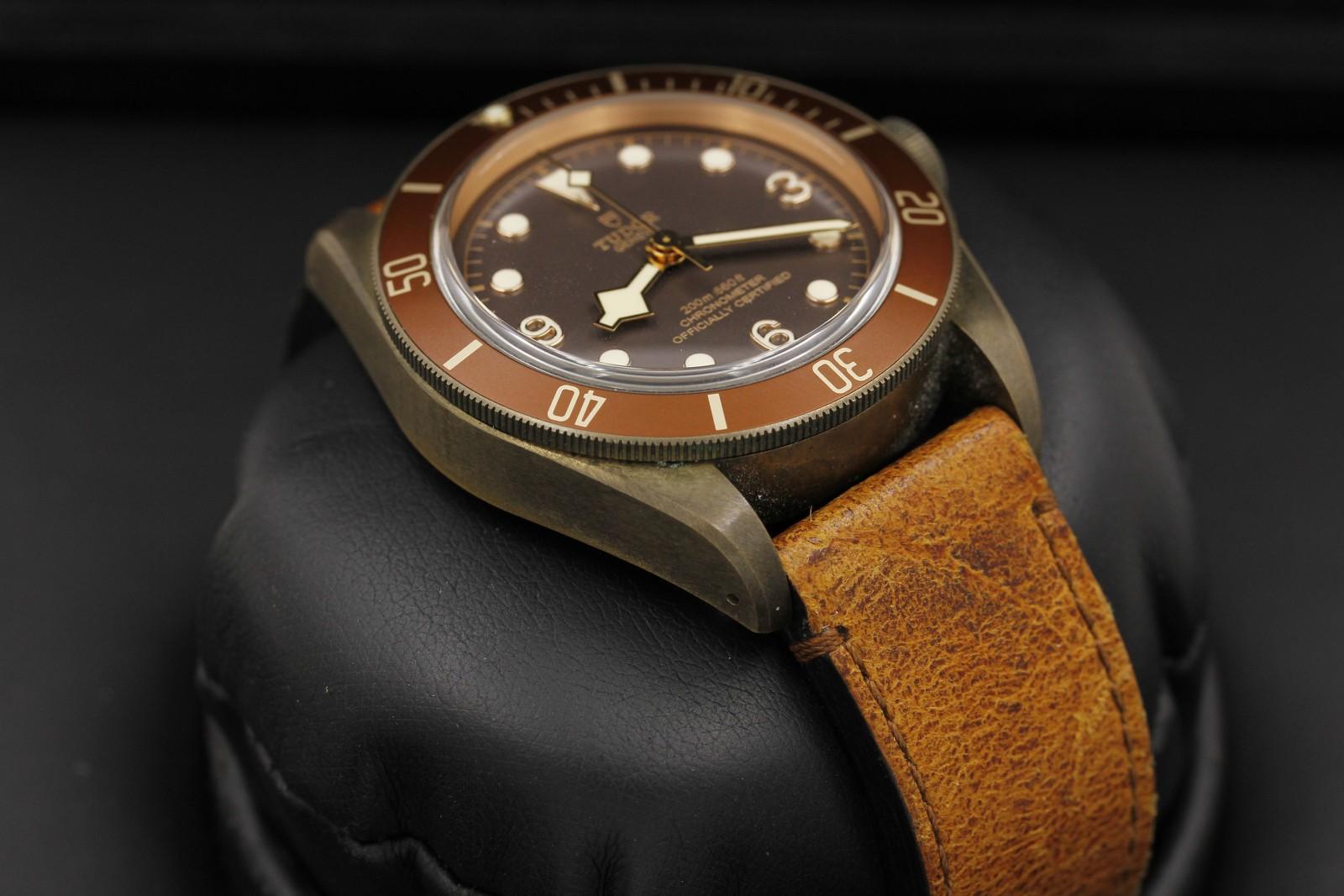 Watch Image 6