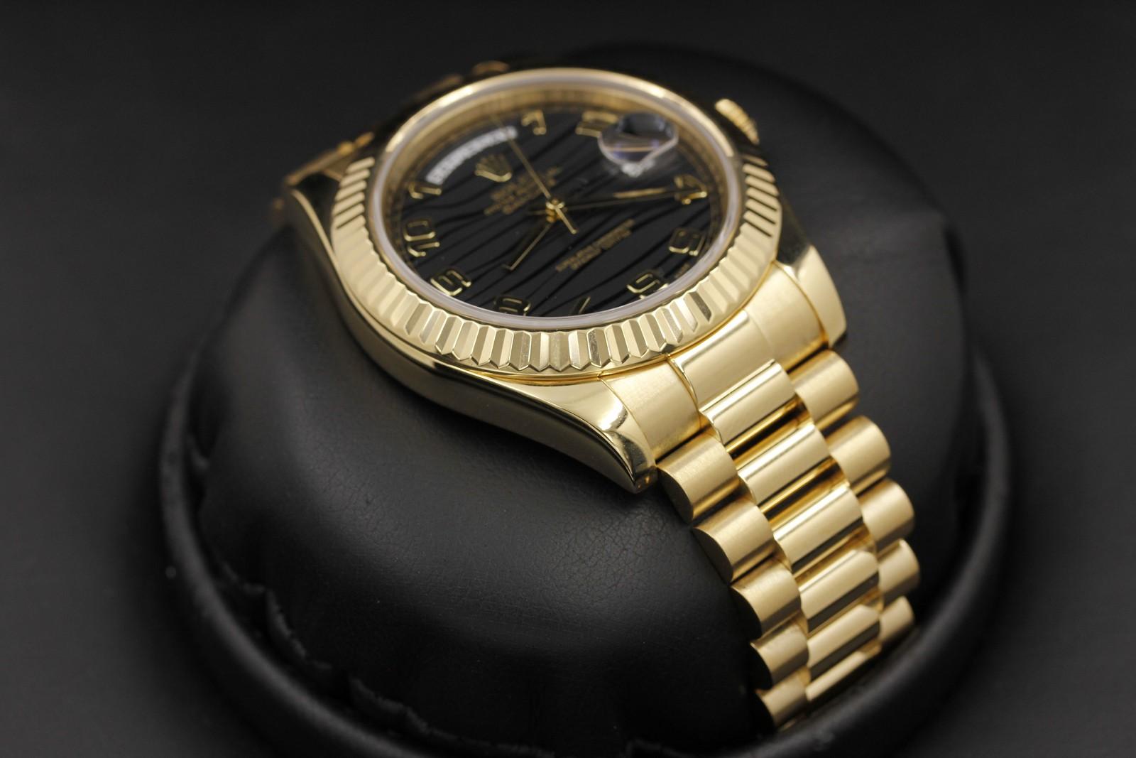 Watch Image 6