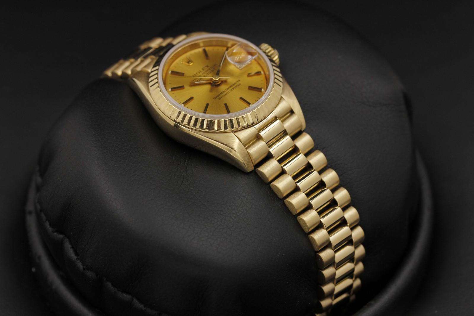 Watch Image 6