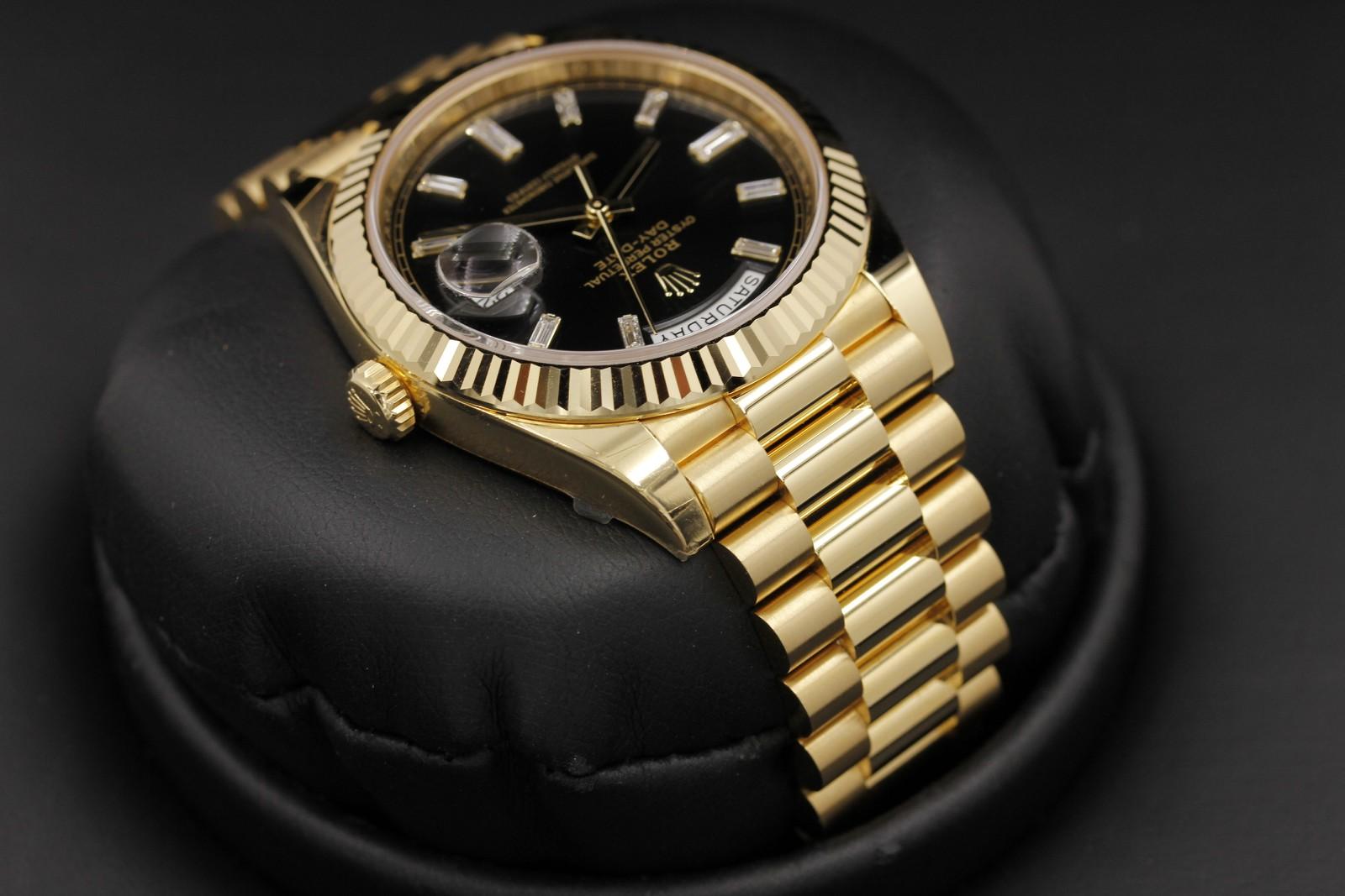 Watch Image 4