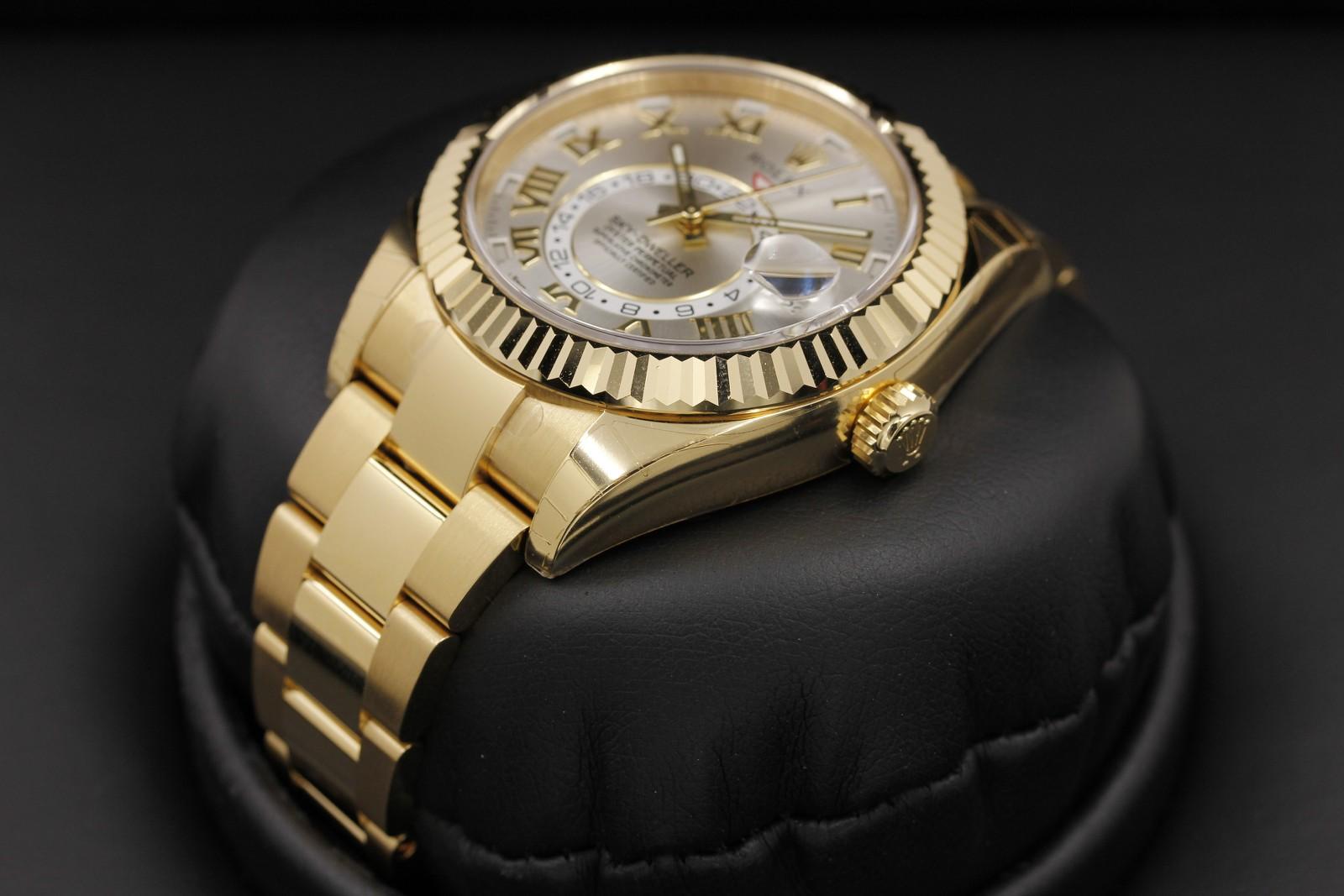 Watch Image 2