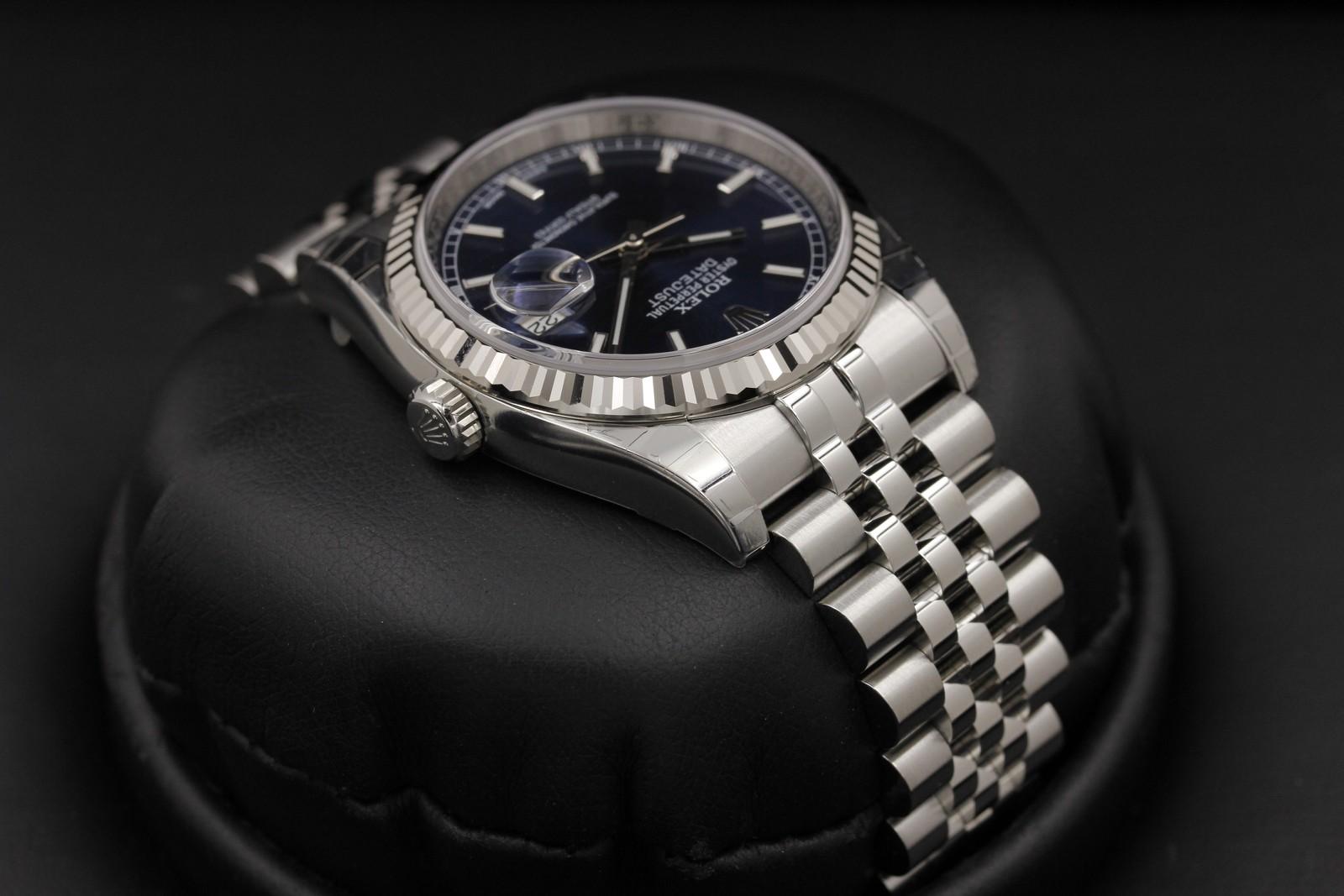 Watch Image 4