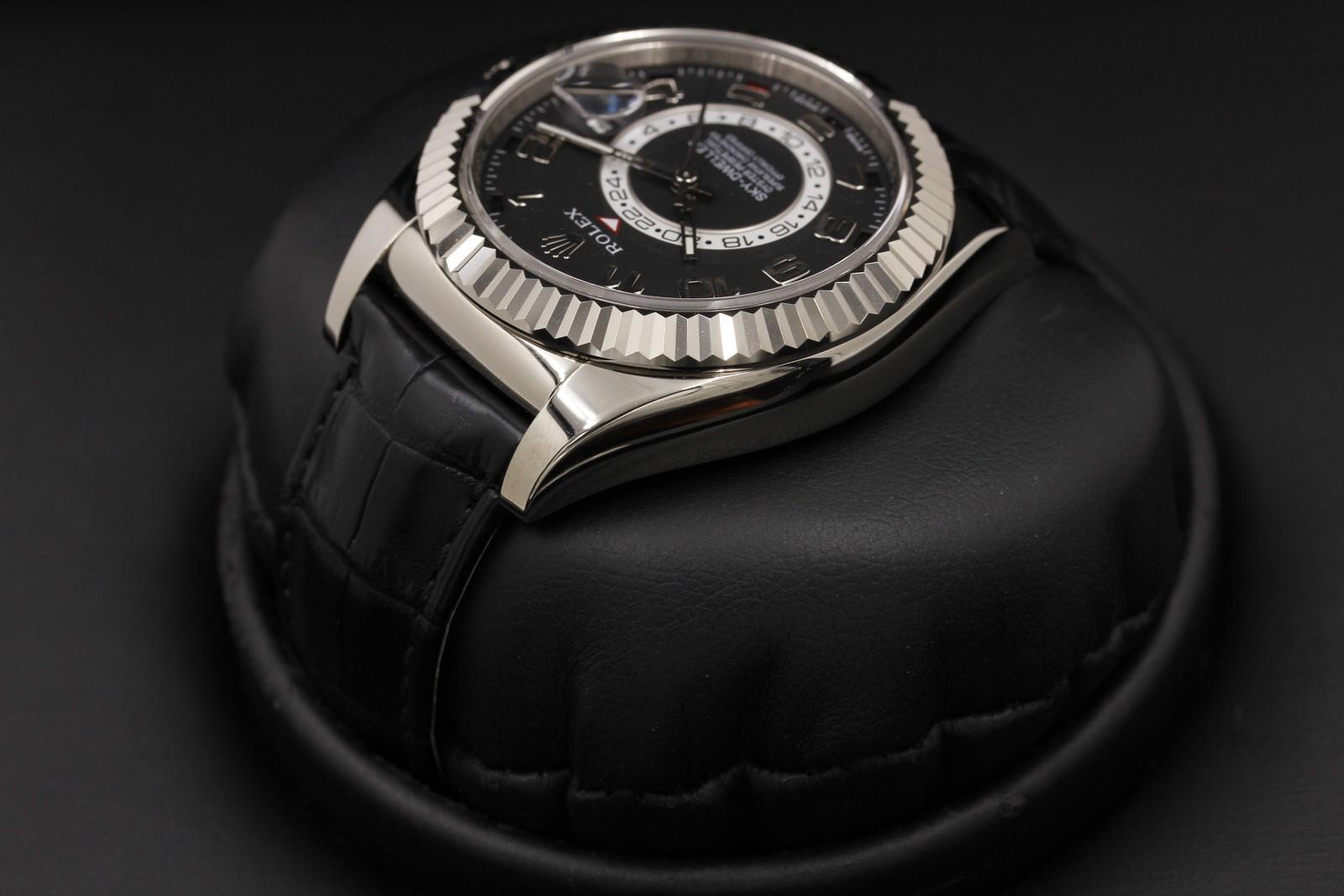 Watch Image 5