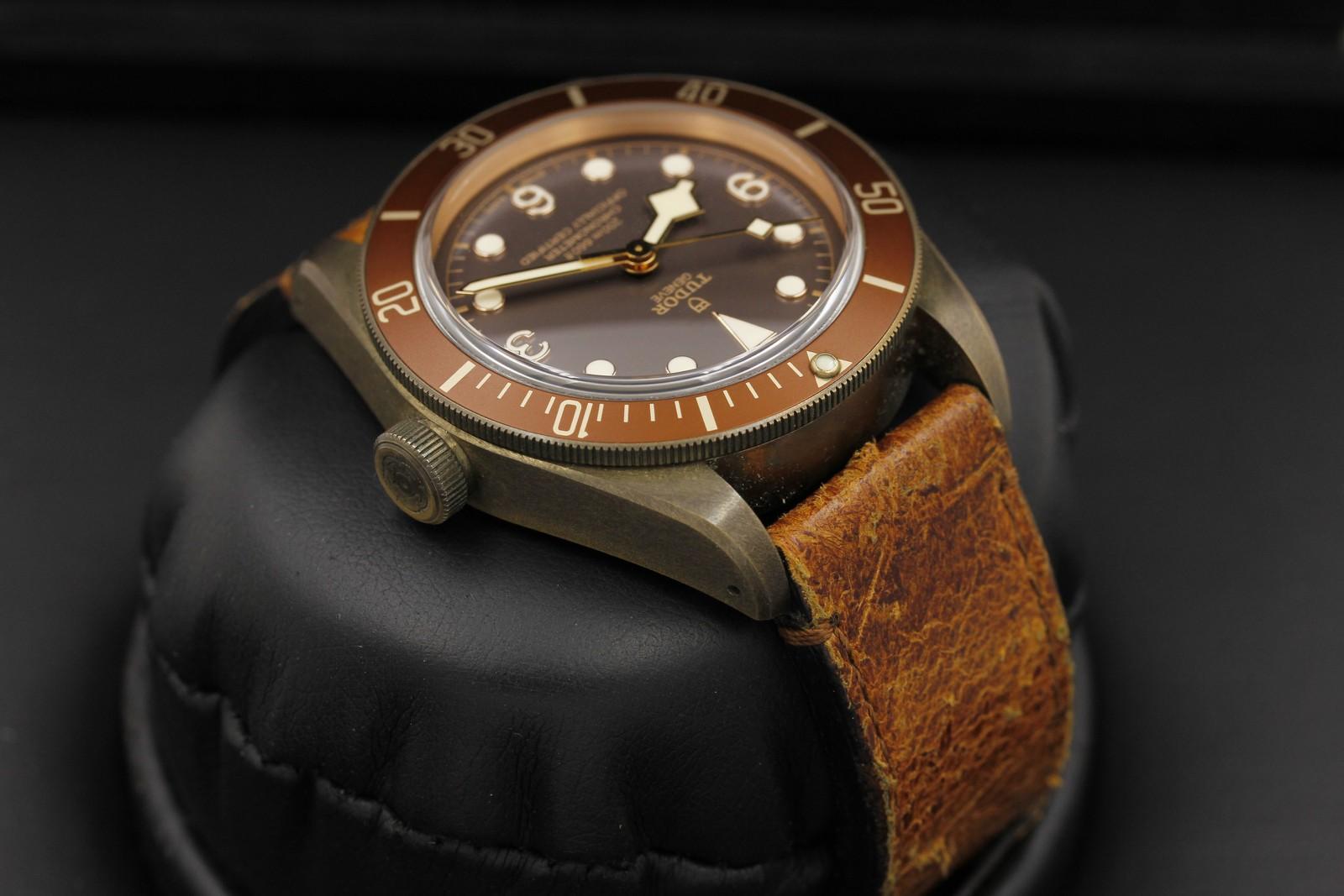 Watch Image 4