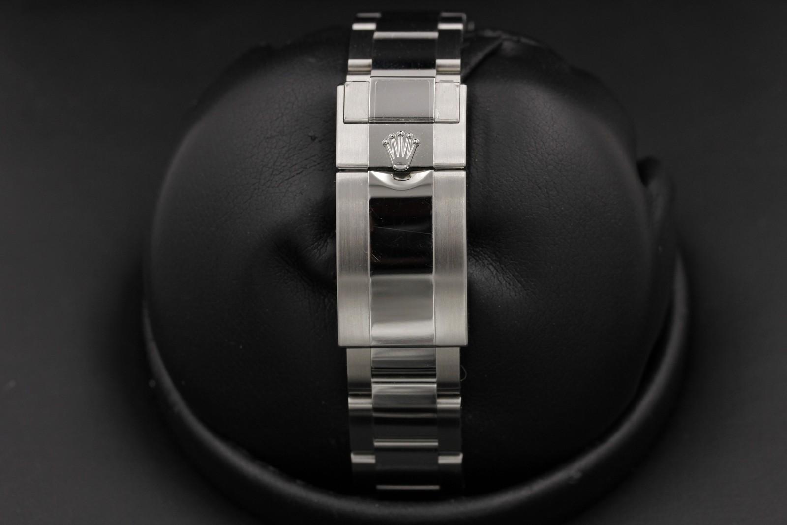 Watch Image 7