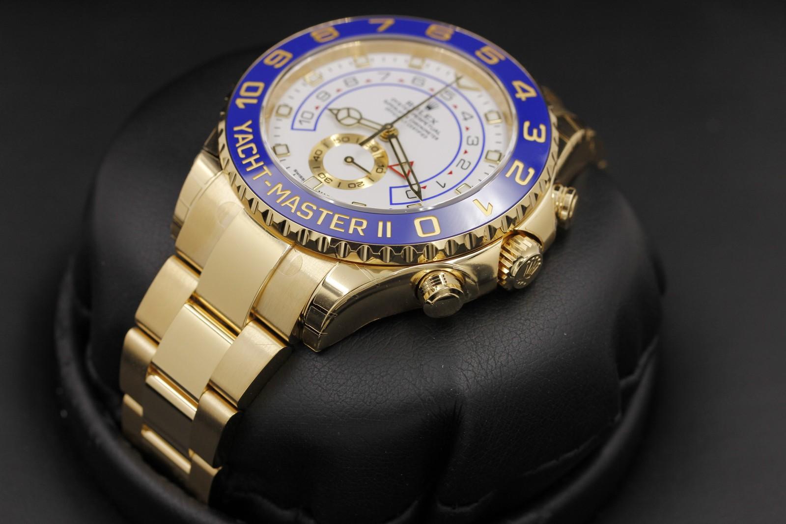 Watch Image 4