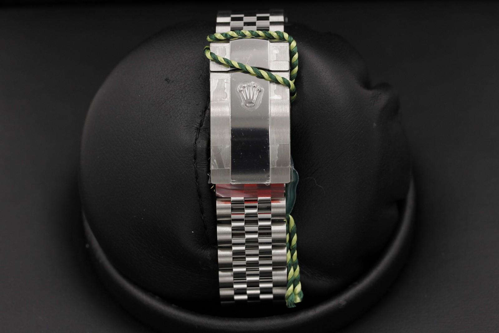Watch Image 7
