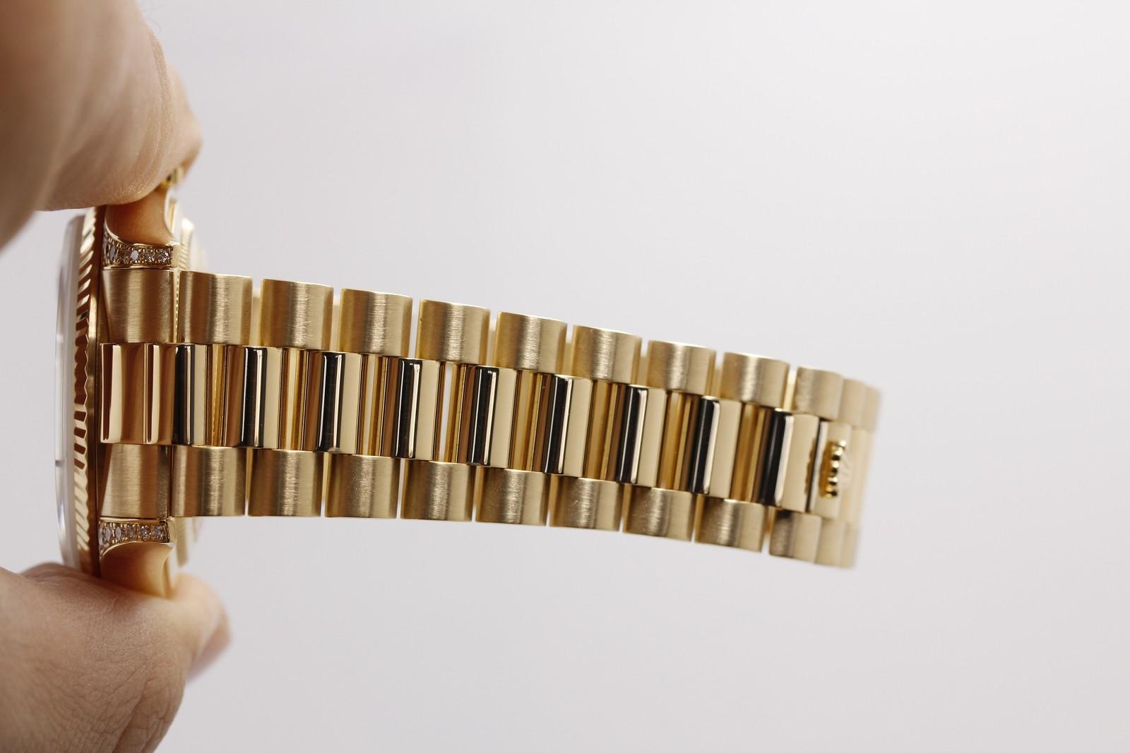 Watch Image 10