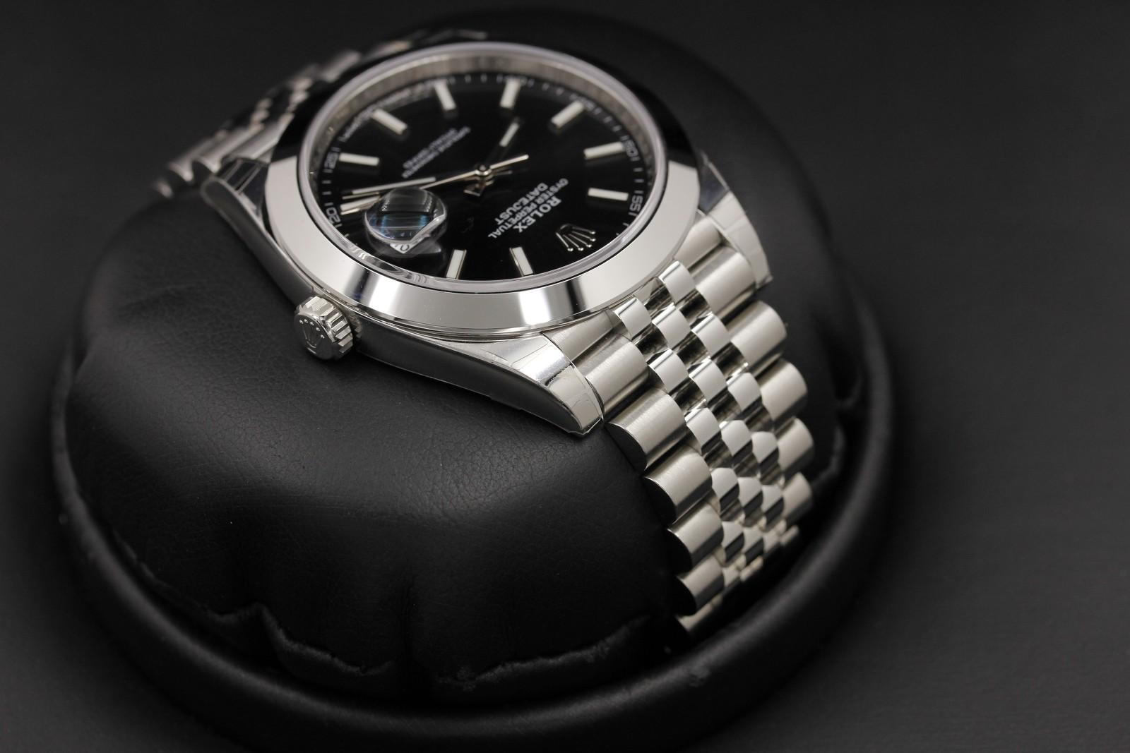Watch Image 4