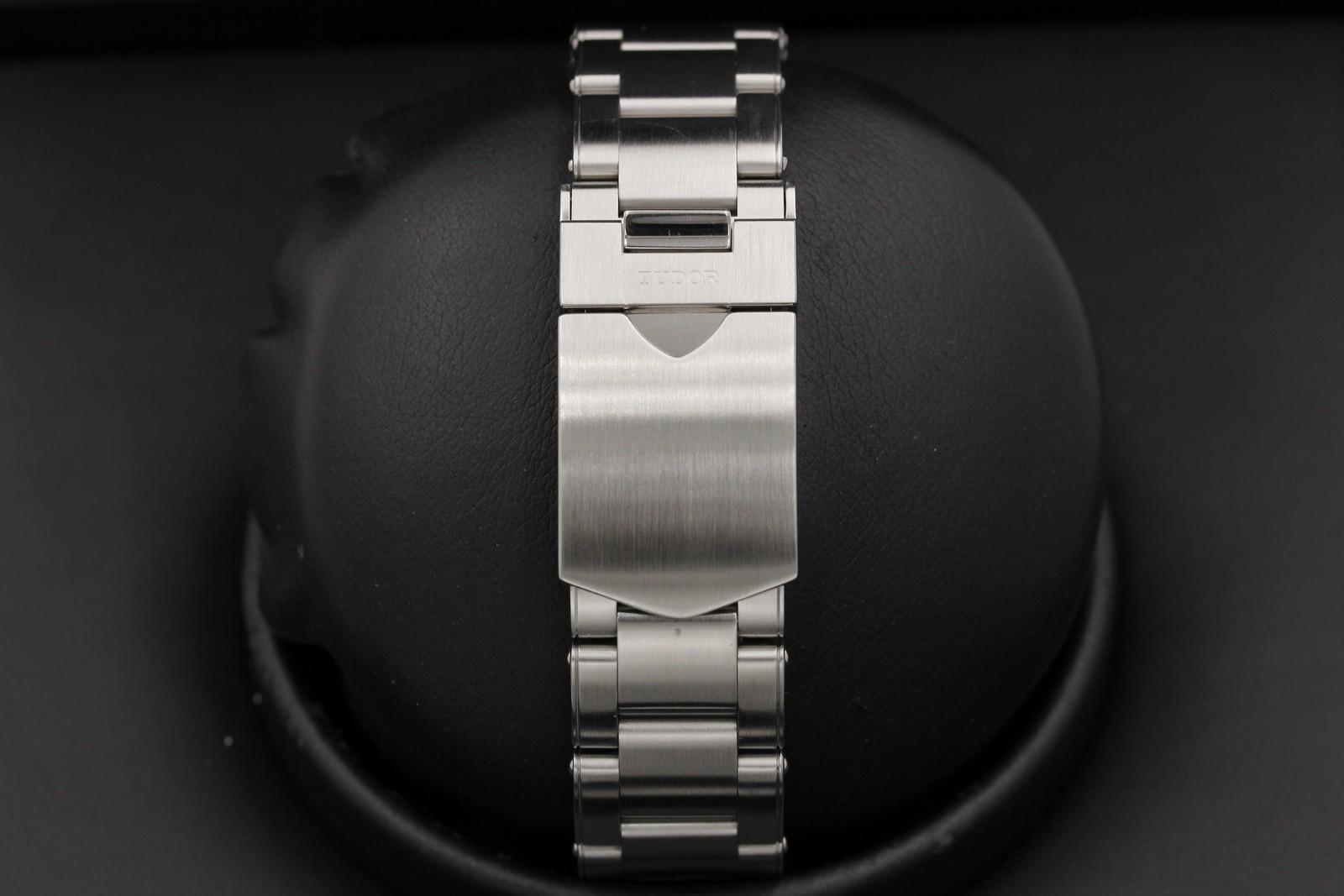Watch Image 7