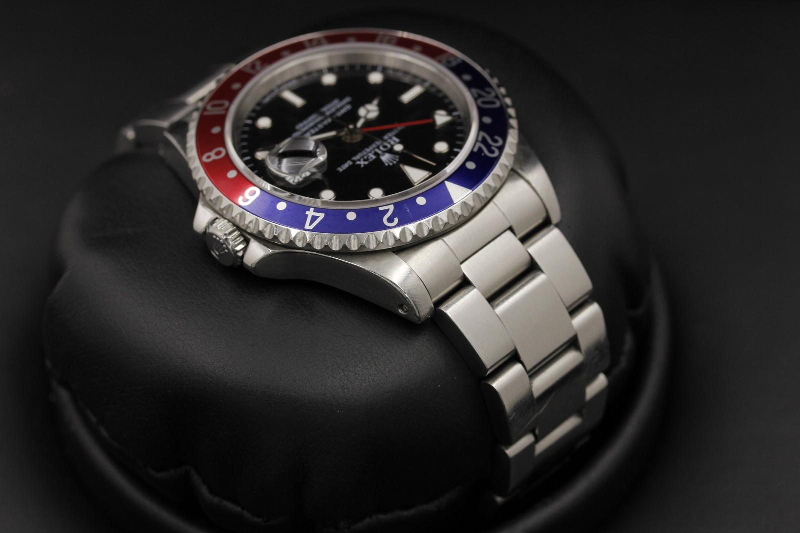 Watch Image 4