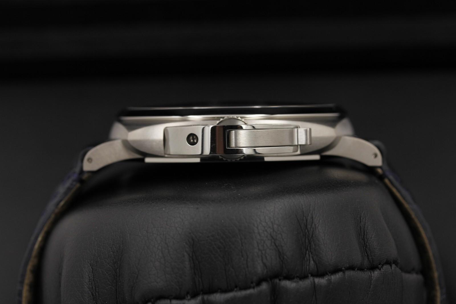 Watch Image 3