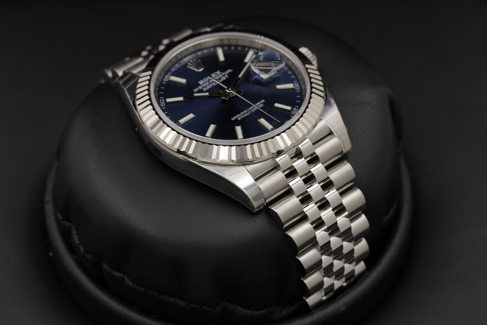 Watch Image 6