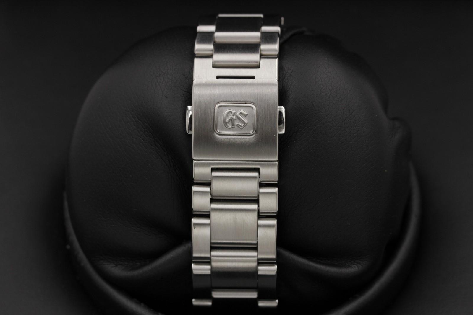 Watch Image 7