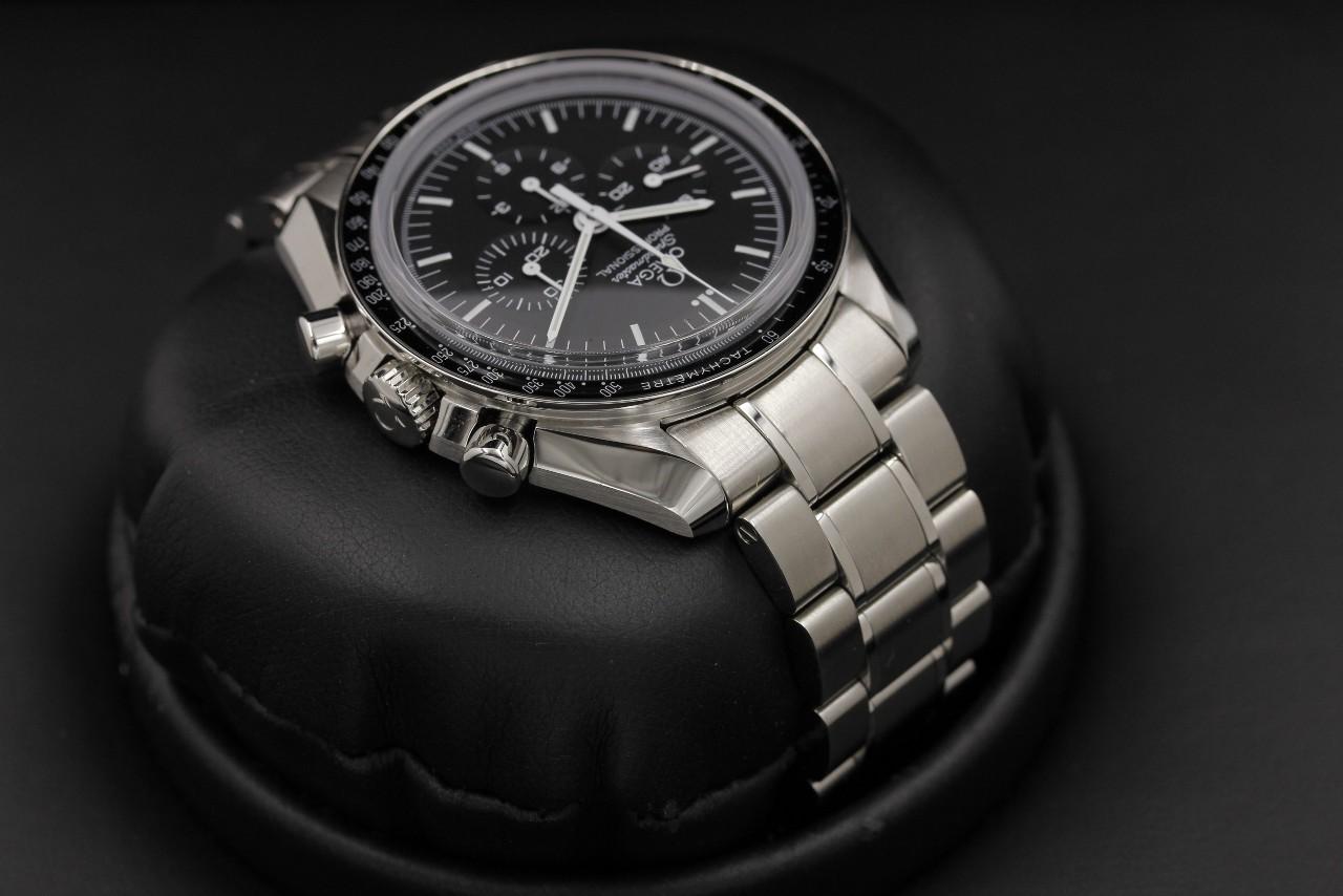 Watch Image 4