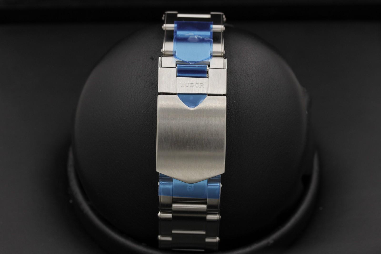 Watch Image 7