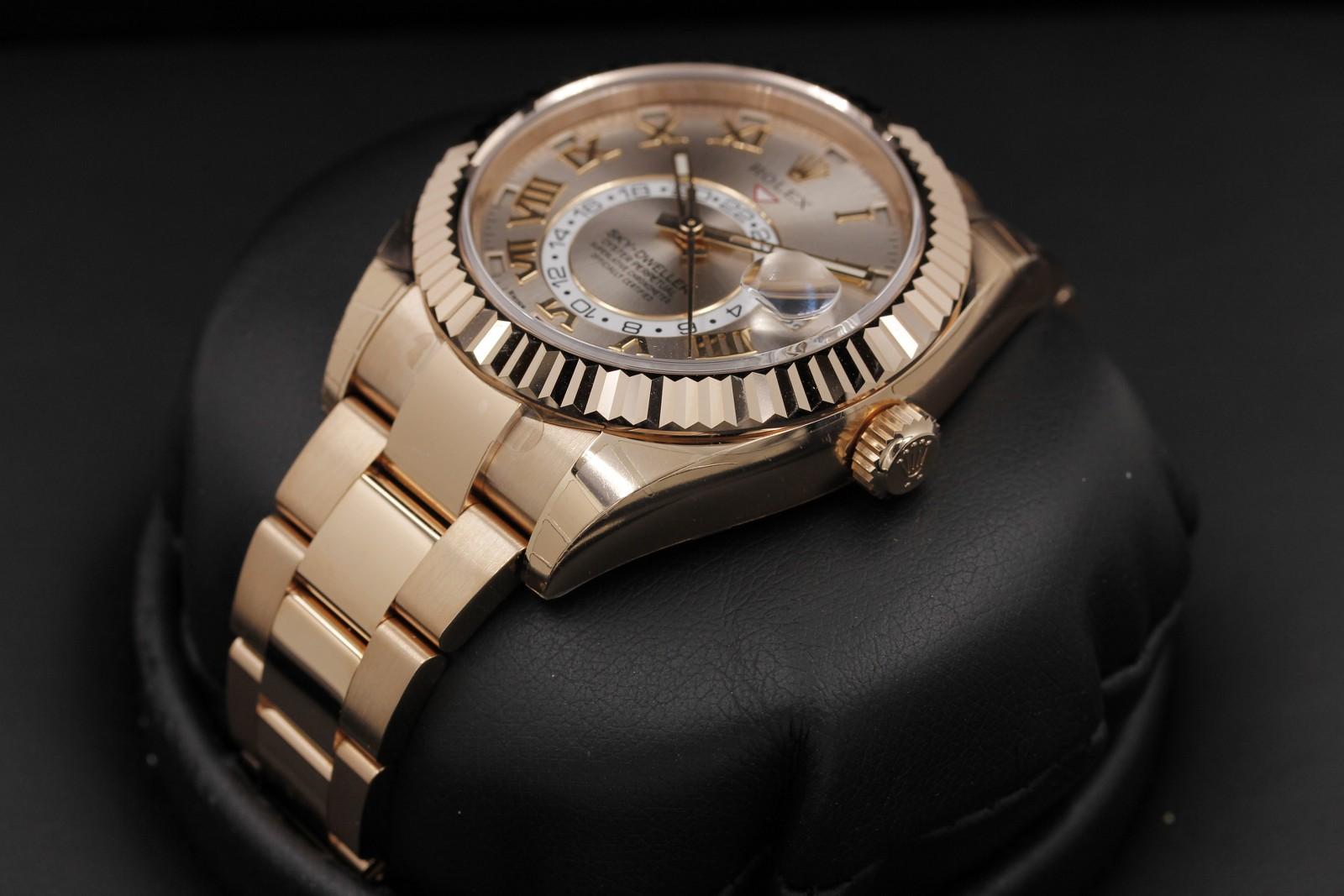 Watch Image 2
