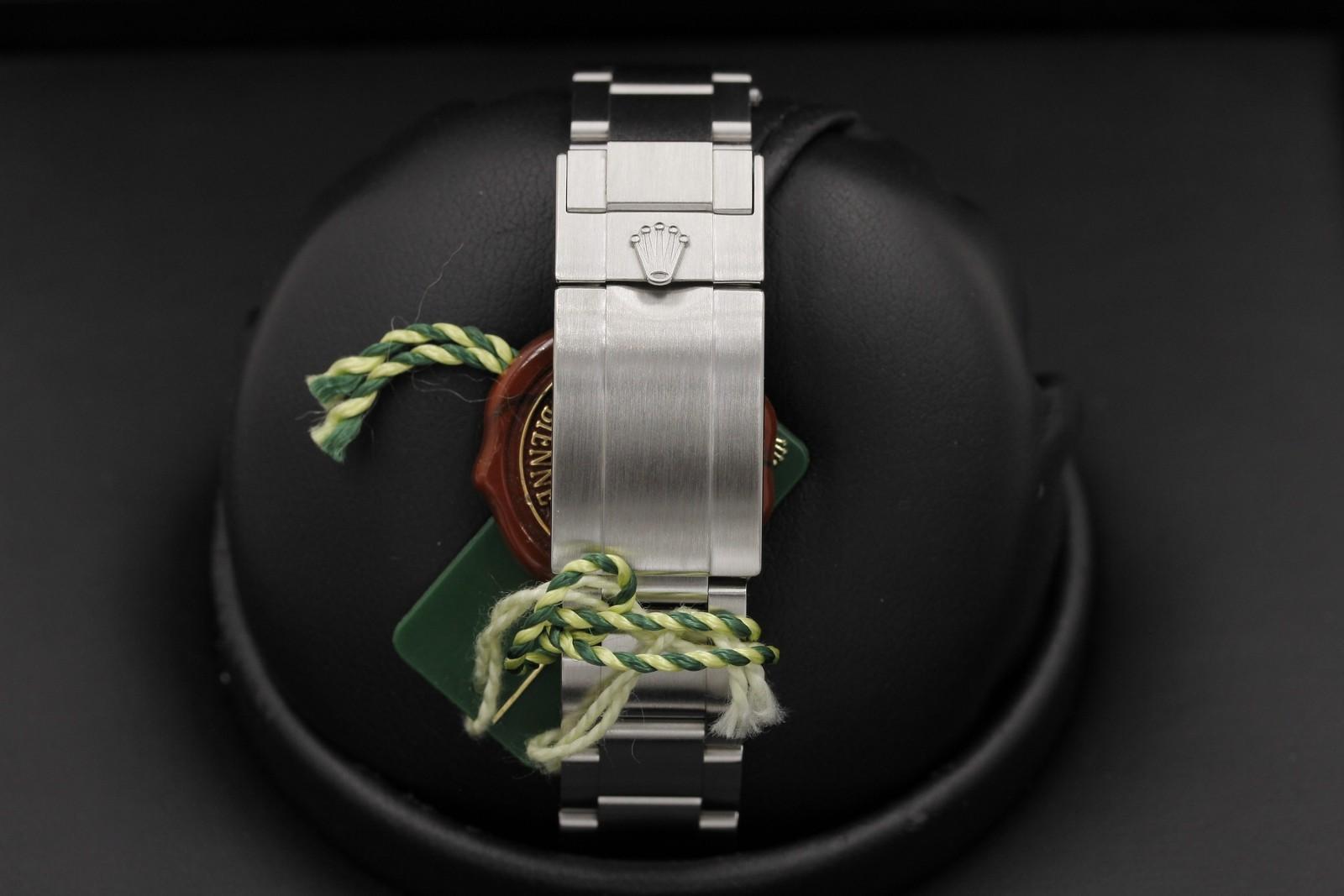 Watch Image 7