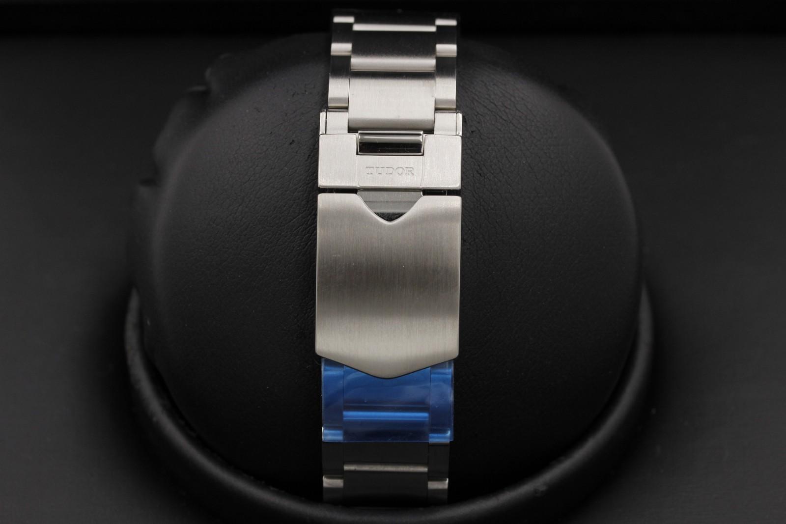 Watch Image 7