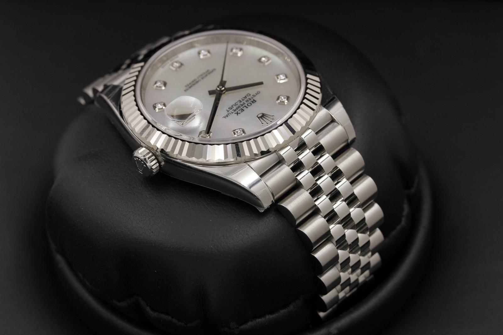 Watch Image 4