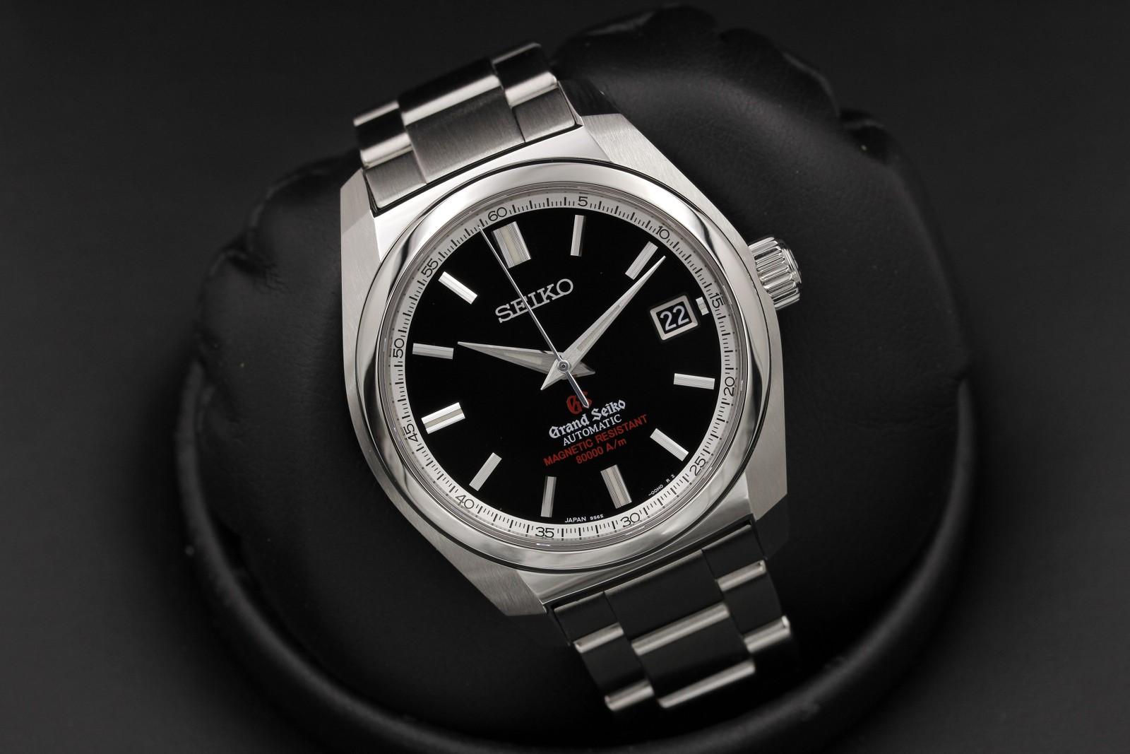 Watch Image 10