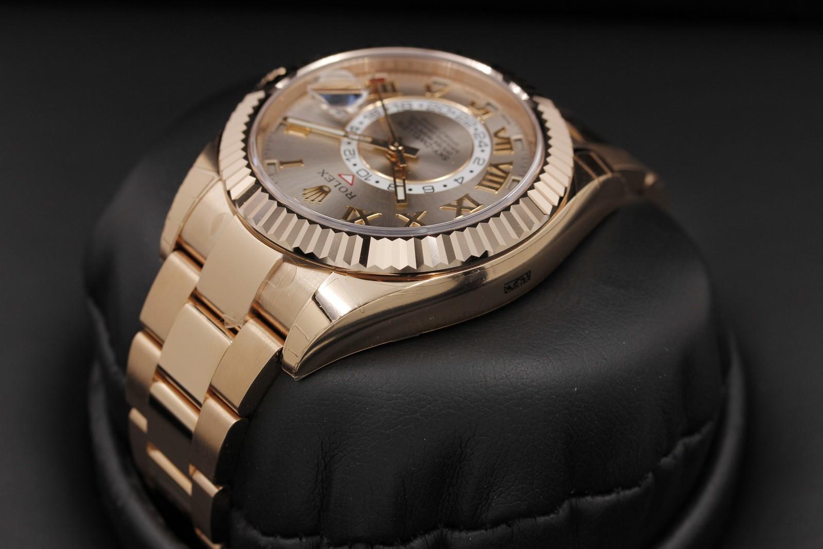 Watch Image 5