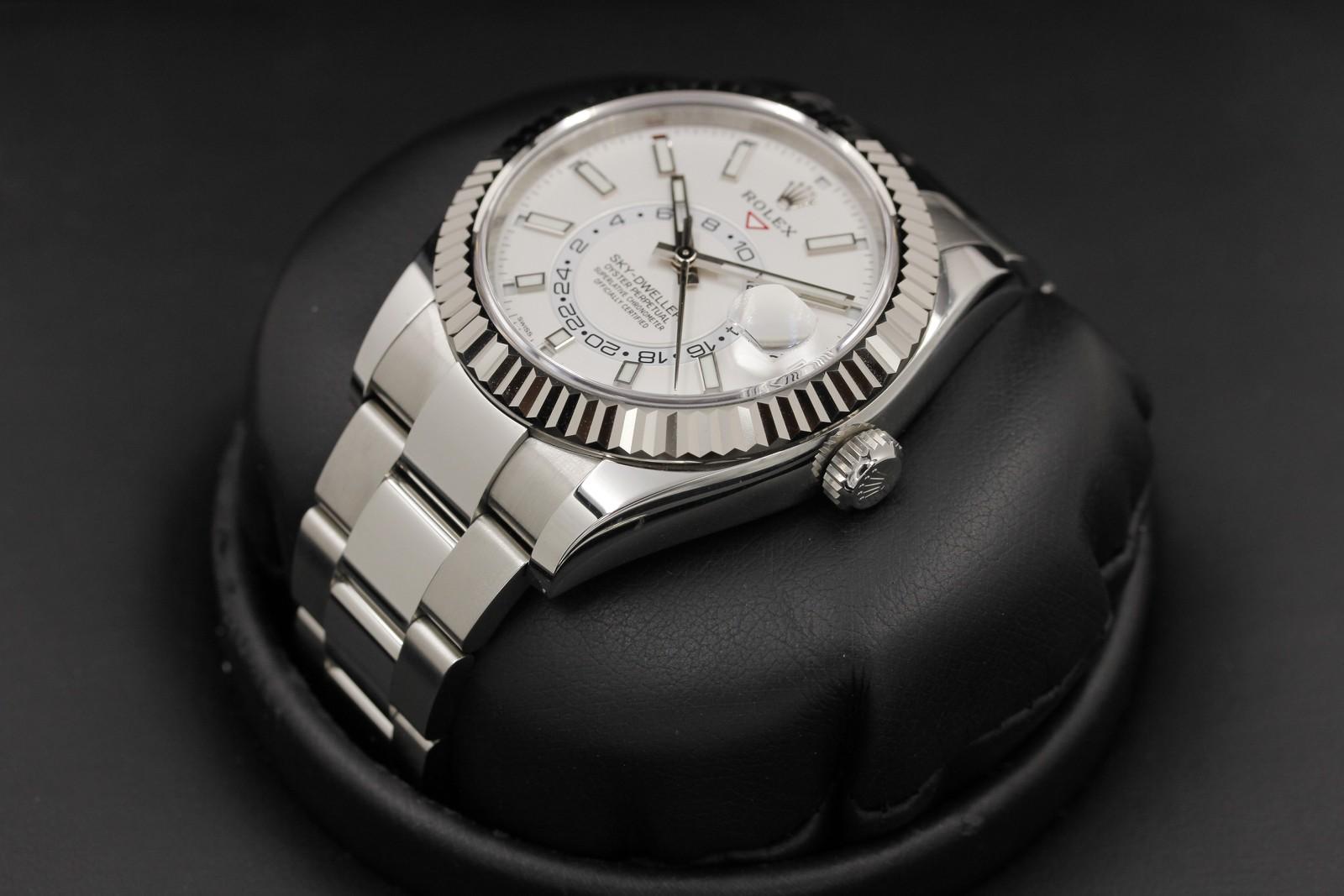 Watch Image 2