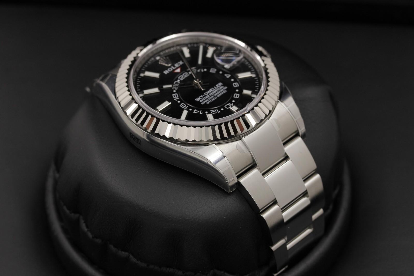 Watch Image 6