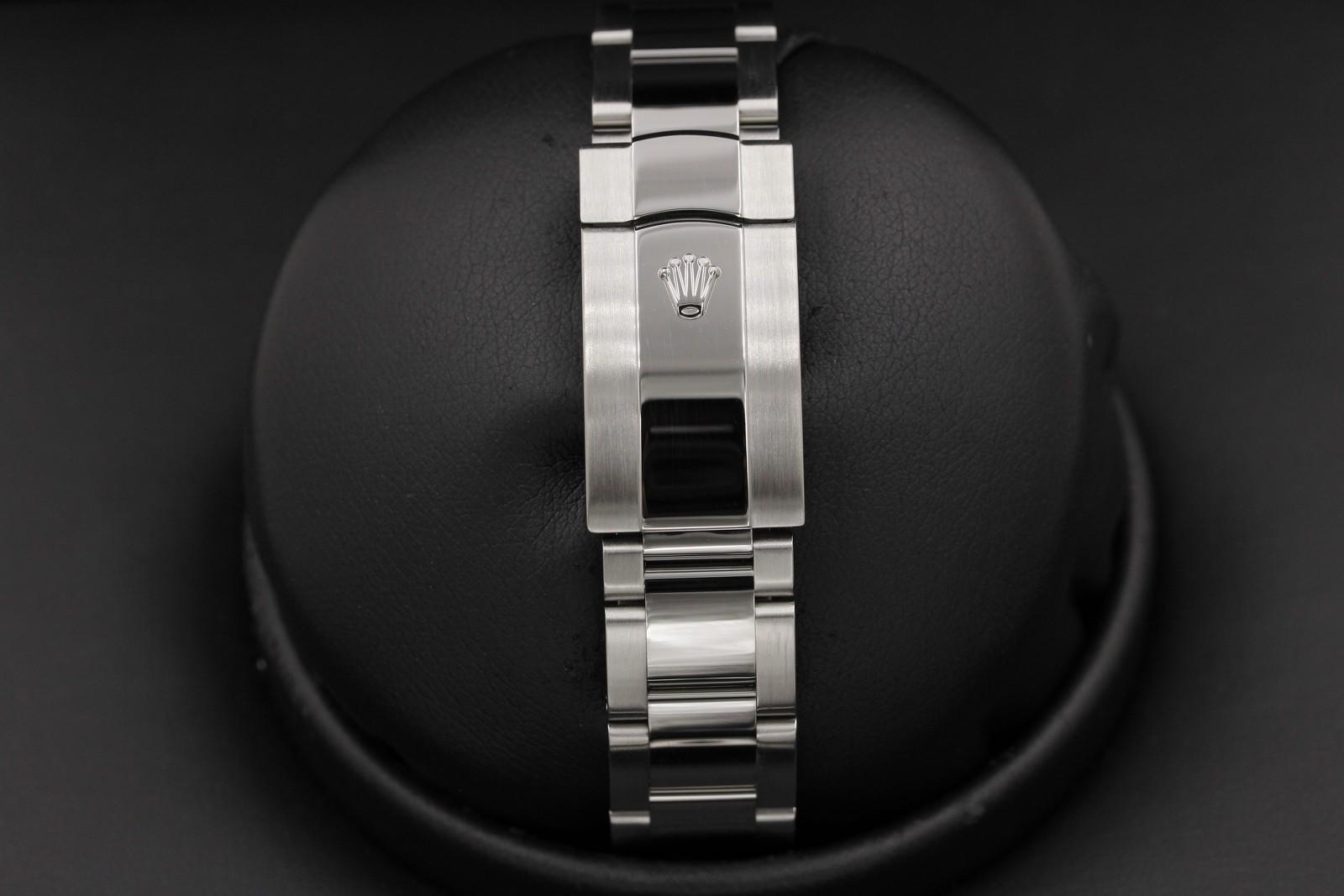 Watch Image 7