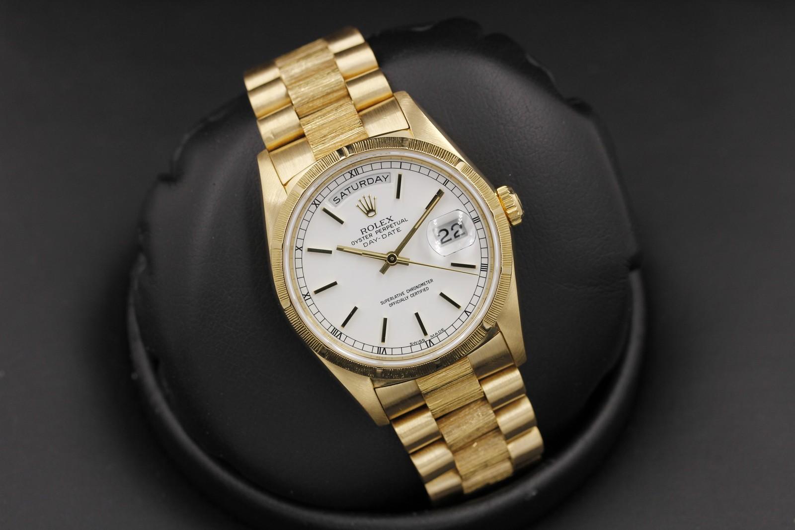 Watch Image 9