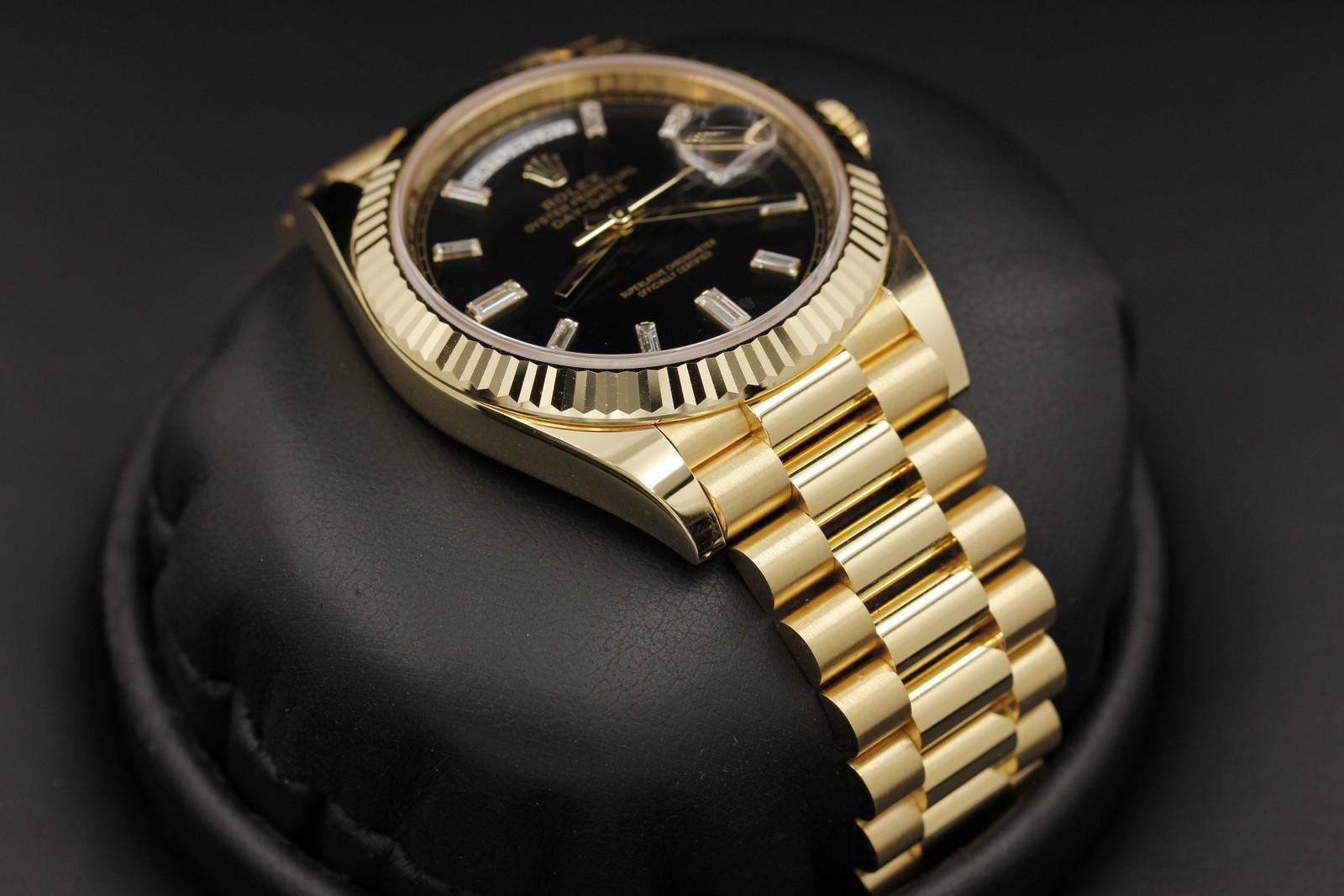 Watch Image 6