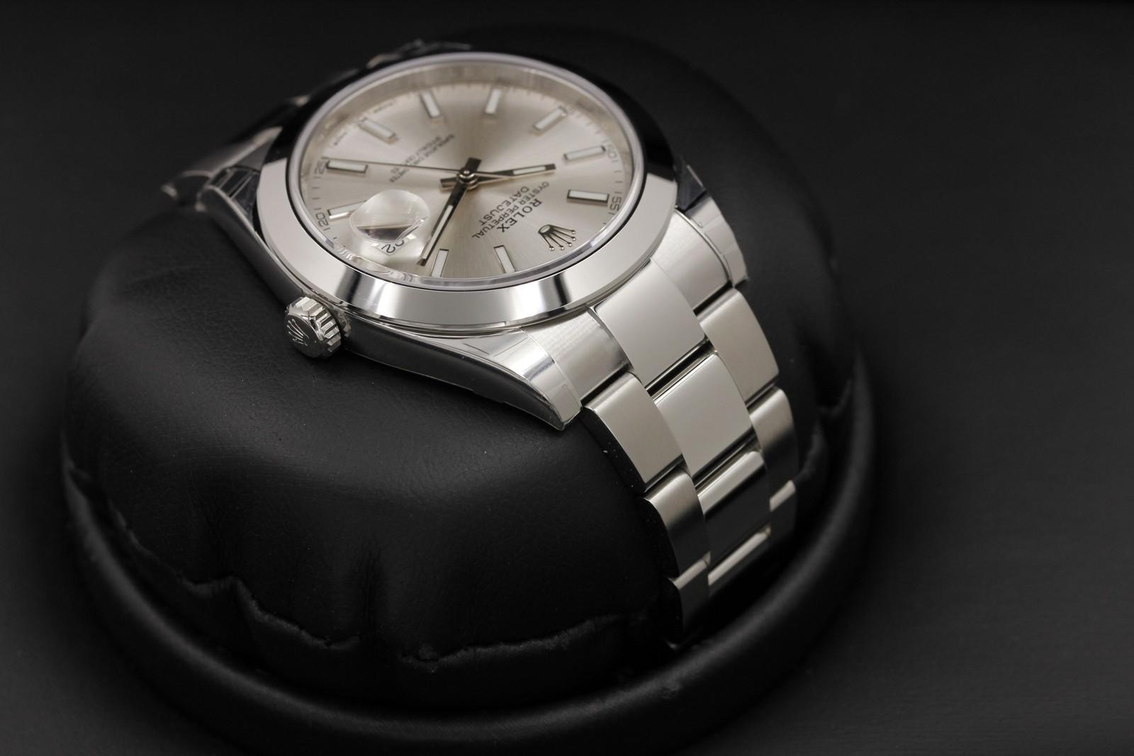 Watch Image 4
