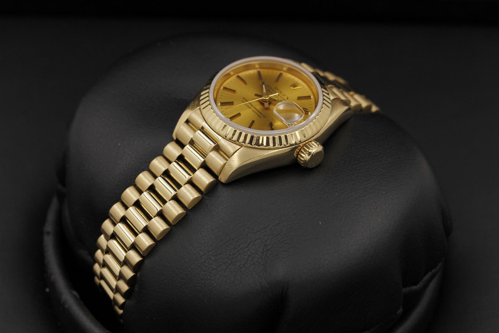 Watch Image 2