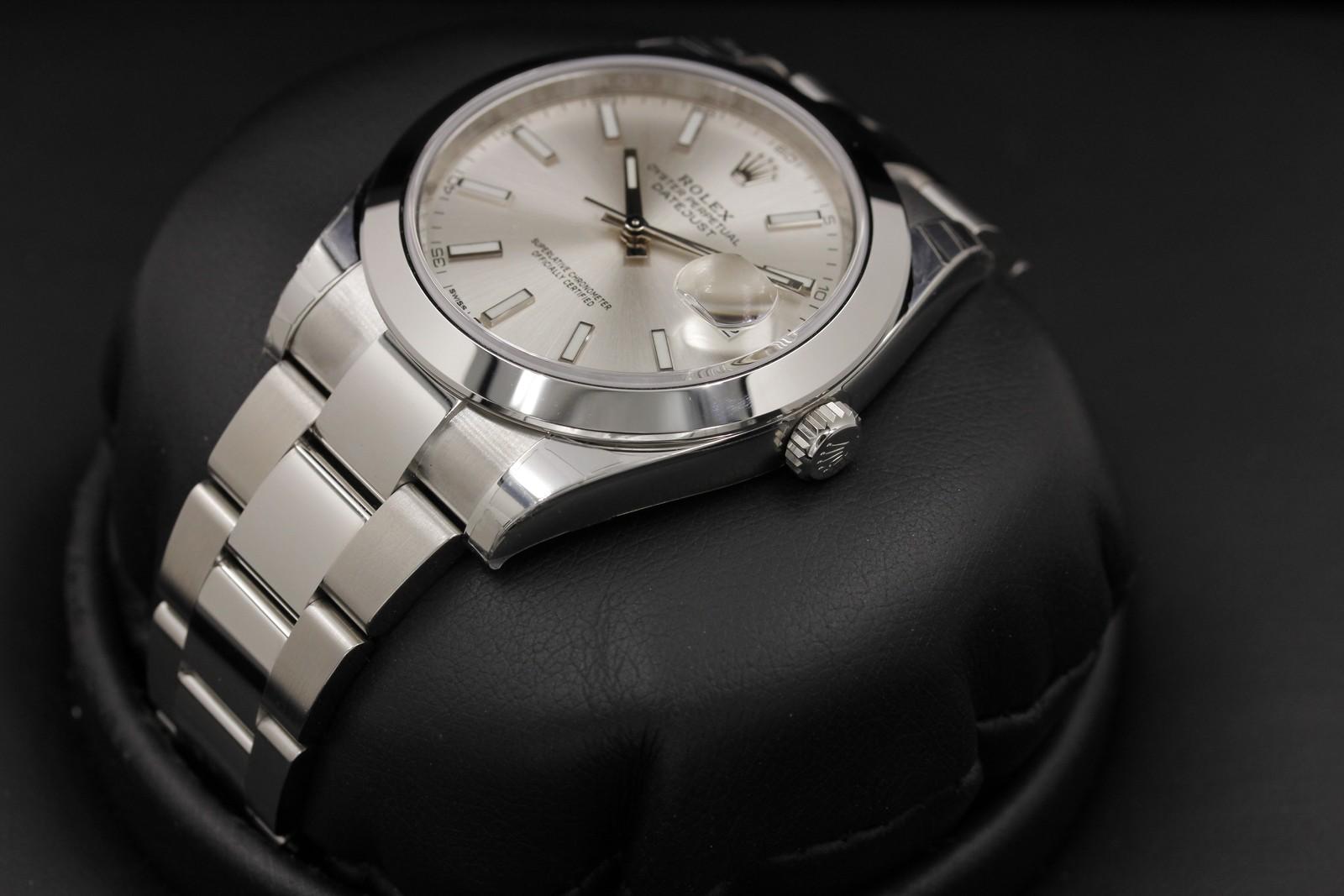 Watch Image 2