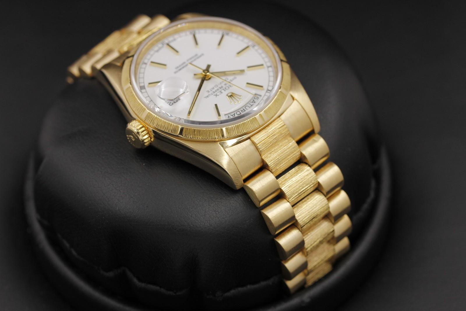 Watch Image 4