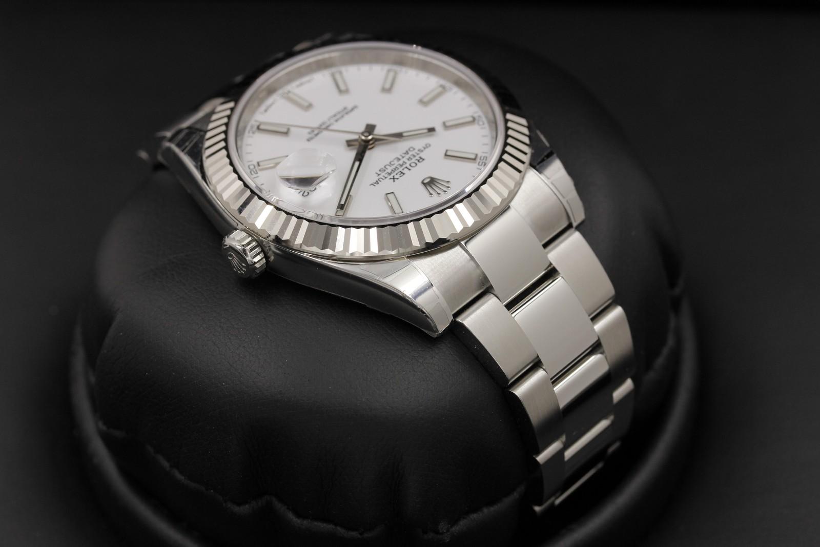Watch Image 4