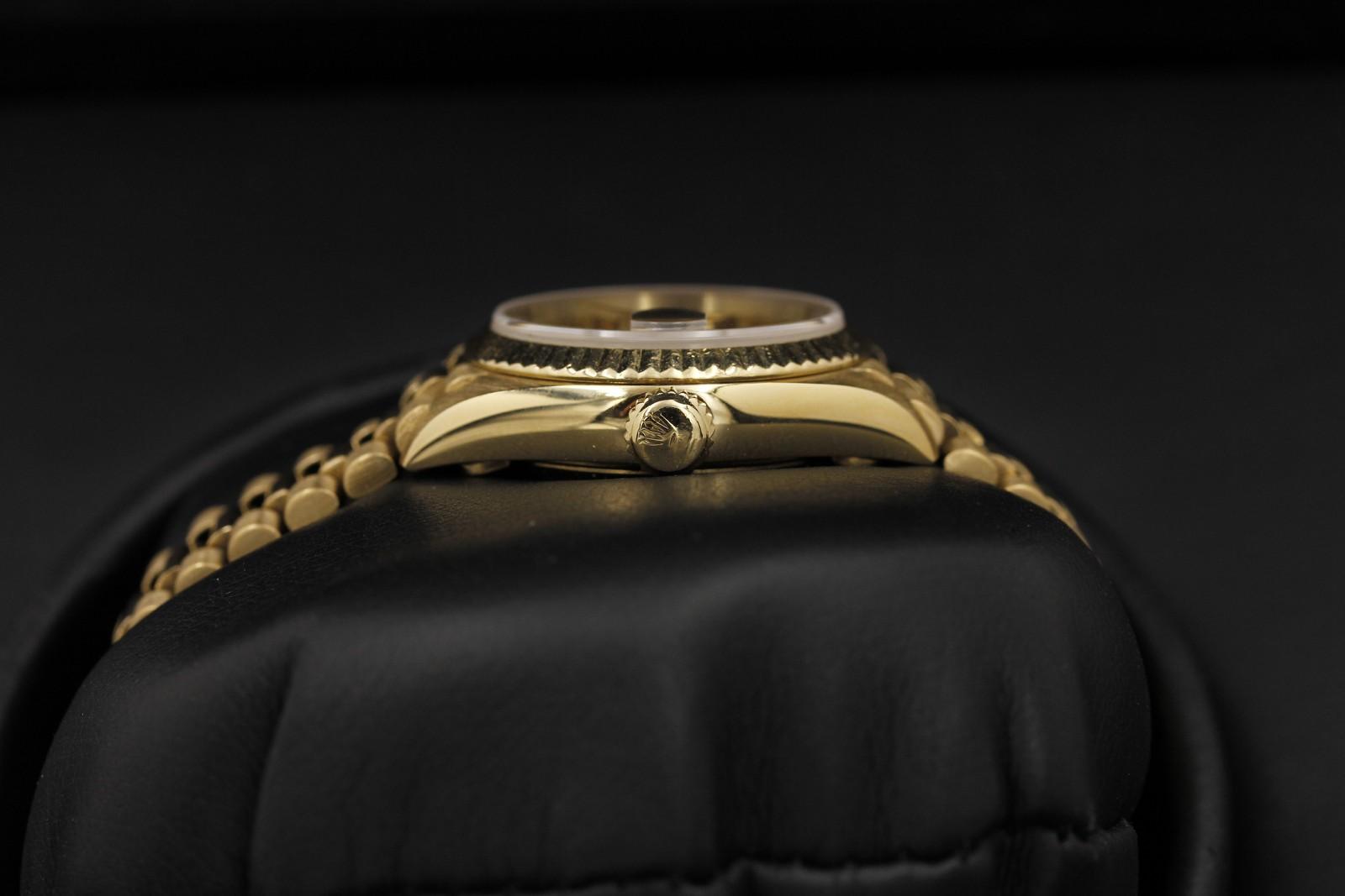Watch Image 3