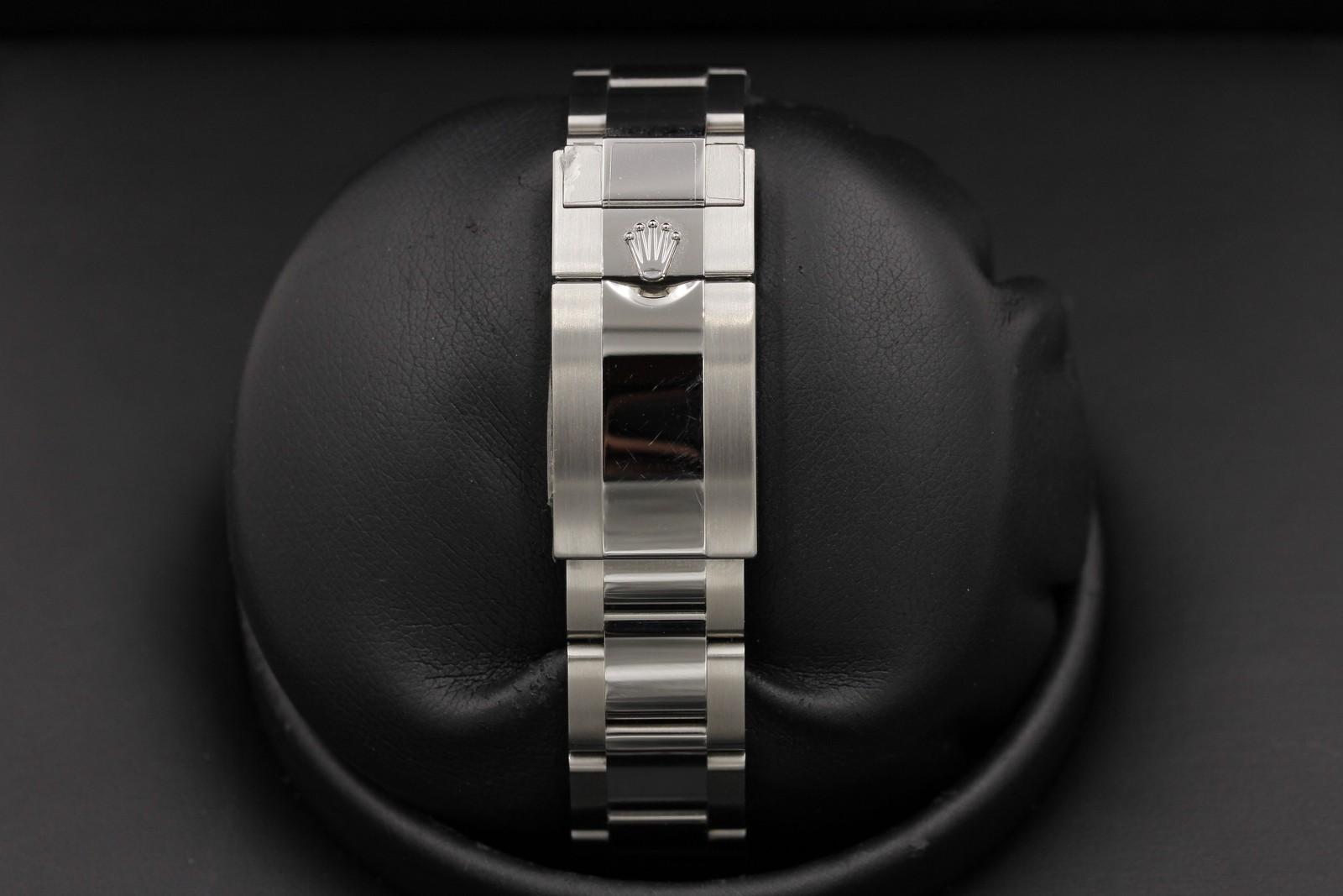 Watch Image 7