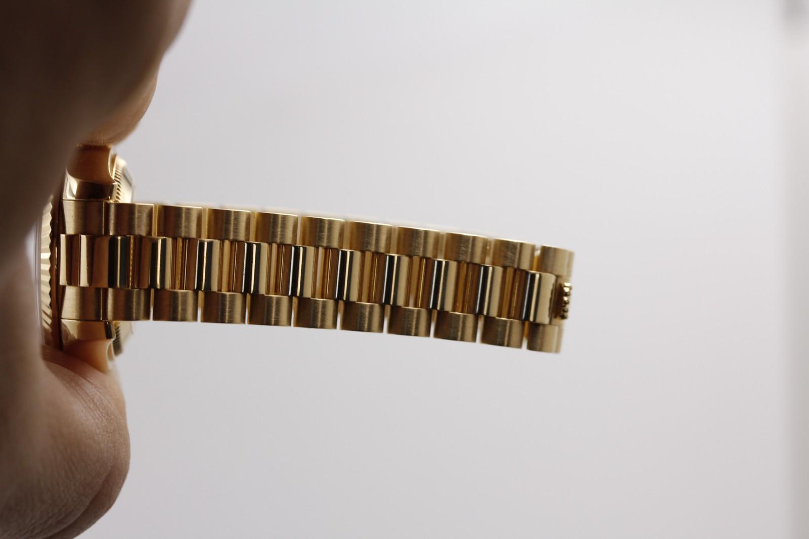 Watch Image 11