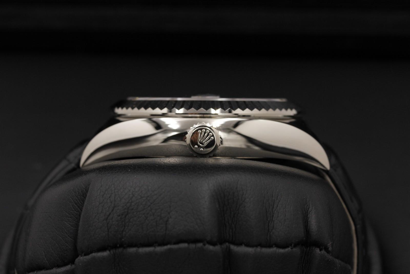 Watch Image 3
