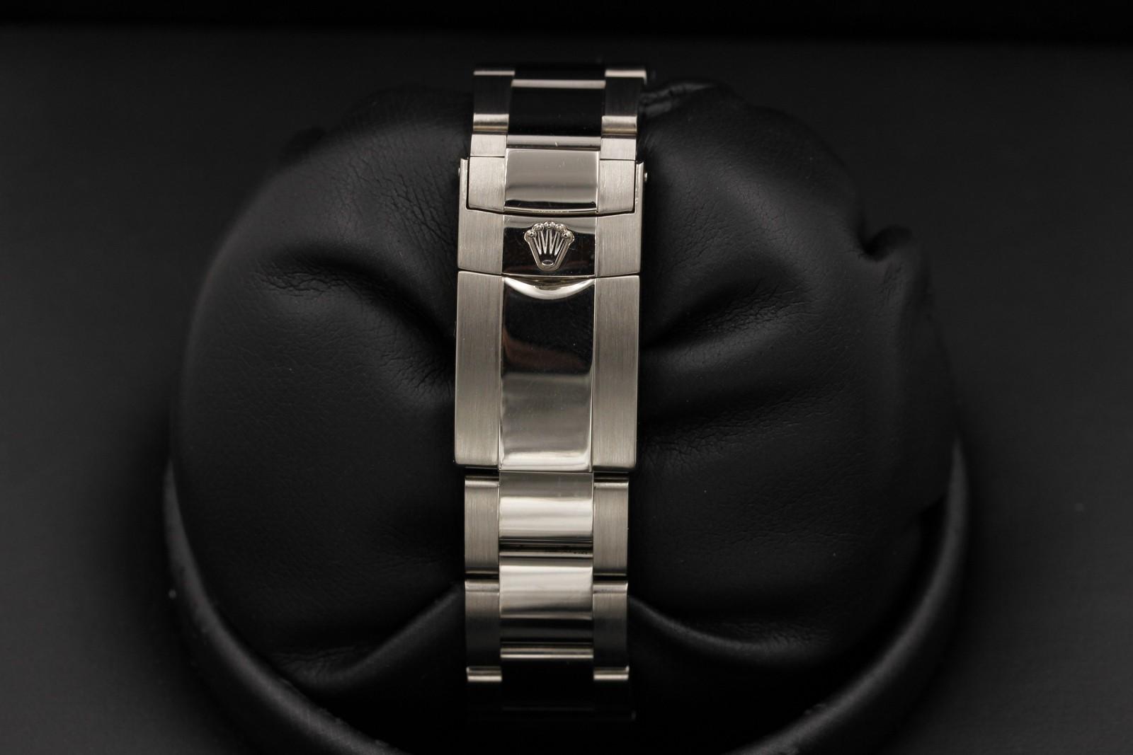 Watch Image 7