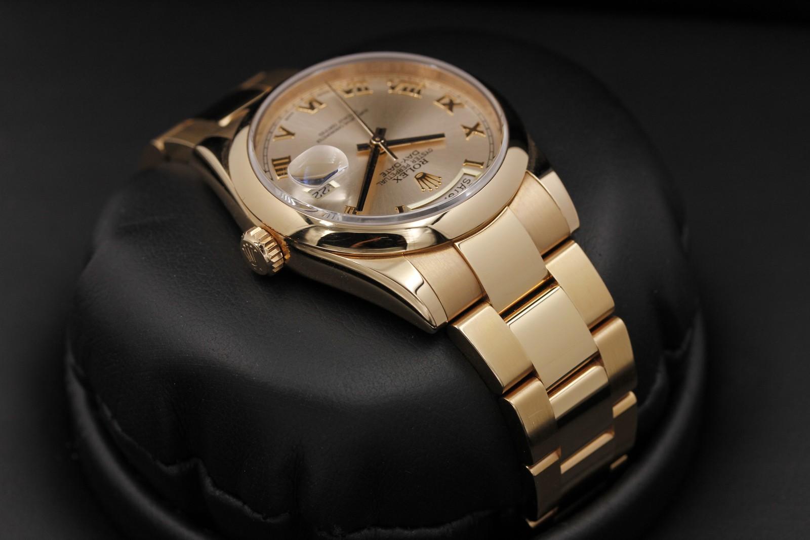 Watch Image 4