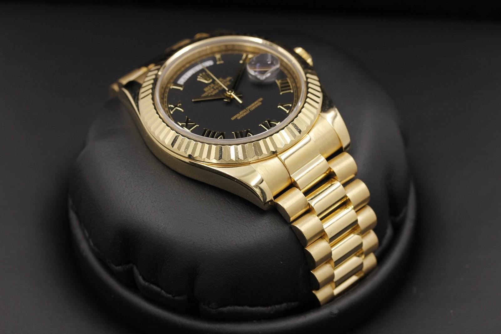 Watch Image 6
