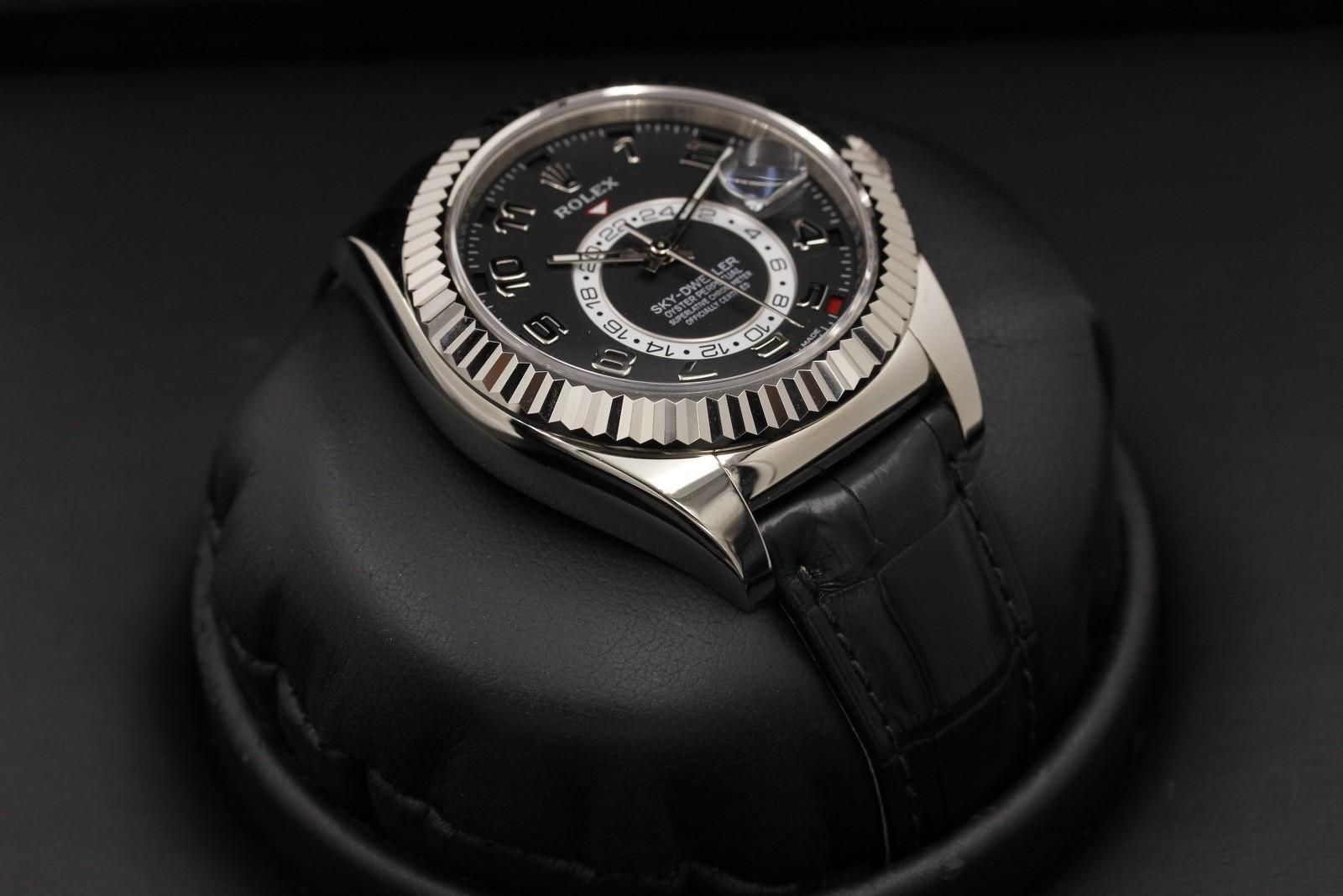 Watch Image 6