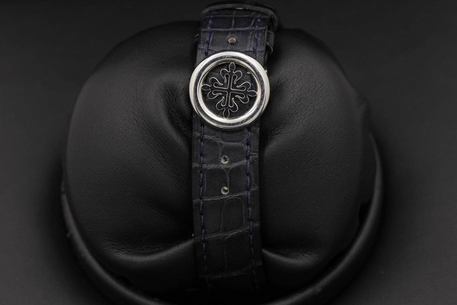Watch Image 10